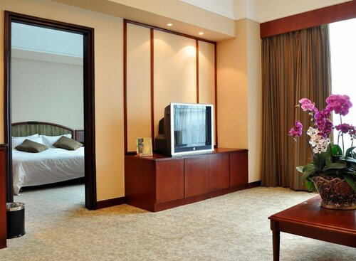 Jiang Men Palace International Hotel, Rezerwuj Hotel Hotele w Jiangmen z Basenem, Basen