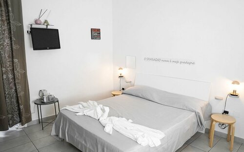 Nina Suites, Забронировать Отель Отели Неаполя 3 звезды, рядом с Ospedale degli Incurabili, 3*