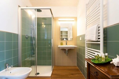 Hotel Villa Europa, Забронировать Отель Отели в центре Гарньяно, в центре, Завтраки