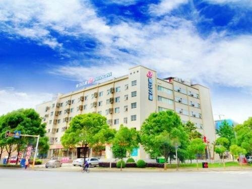 Jinjiang Inn Wuhan Guanggu Avenue Gaoxin 2nd Road Branch, Rezerwuj Hotel Hotele w Hubei z Parkingiem, Parking