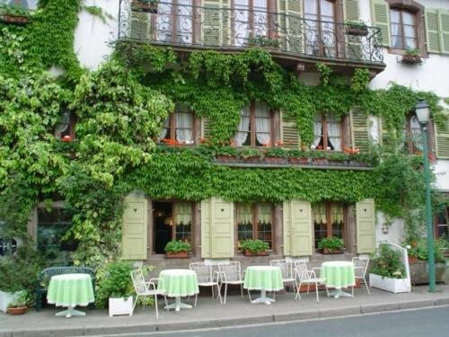 Logis Hôtel-Restaurant Aux Trois Roses, Забронировать Отель Ла-Петит-Пьер Vosges du Nord