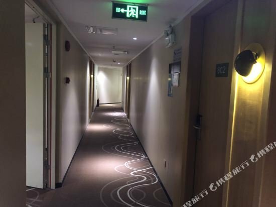 7 Days Inn Yunfu Luoding Central Branch
