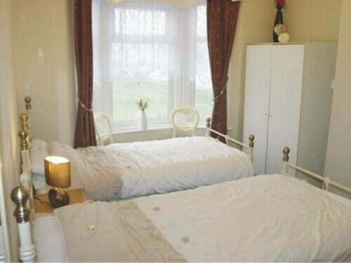 Sunnyside Guest House, Забронировать Гостевой дом Гостевые дома Скарборо, рядом с Театр Стивена Джозефа, Гостевой дом