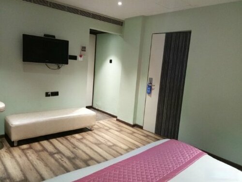 The Spring, Забронировать Отель Нунгамбаккам Ченнаи