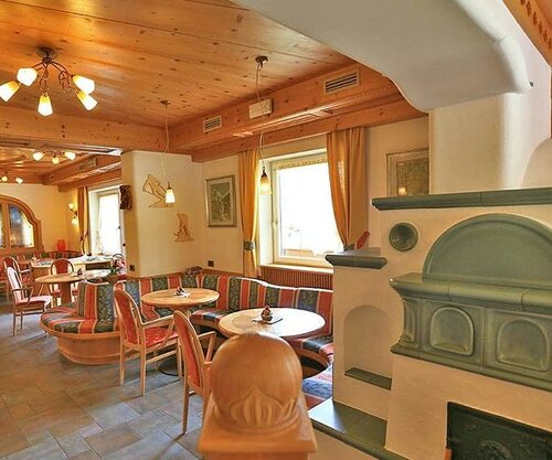 Al Piccolo Hotel, Забронировать Отель Отели Долины Валь-ди-Фасса с парковкой, Парковка