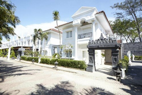 Ramada Suites By Wyndham Solo, Réserver Hôtel Karanganyar Central Java