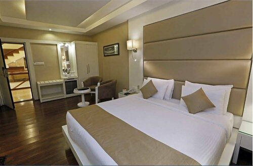 Clarks inn srinagar, Забронировать Отель Отели Jammu & Kashmir Ski с парковкой, Парковка
