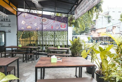 OYO 773 Hotel Rujia, Book Hotel Hotels in Jakarta Province with Parking, Parking