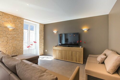 Le Pavean, Book Hotel Hoteller i Burgund med parkering, Parkering