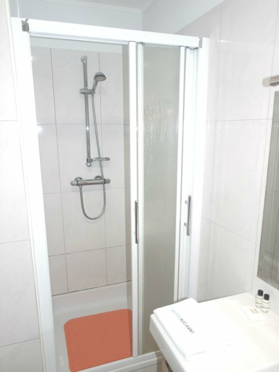 A1 - Avenue View Studio Apartments