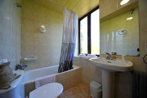 Hostal Vall DAneu, Забронировать Хостел Эстерри-д'Анеу 