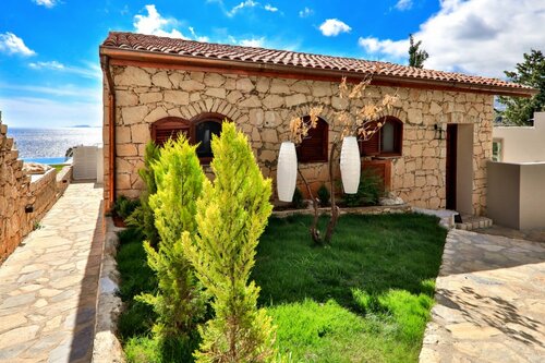 Kale Suites, heated pool in winter, adults only, Забронировать Отель Отели Средиземноморского региона с парковкой, Парковка