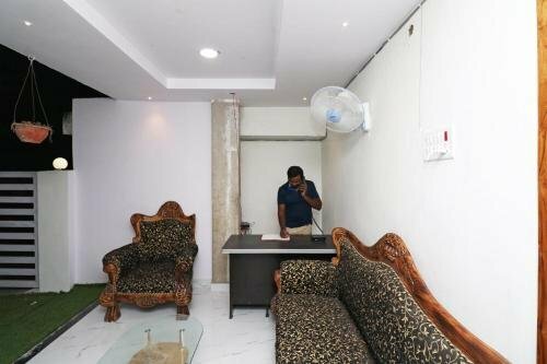 Oyo 22621 The Pal's Inn, Забронировать Отель Варанаси Варанаси