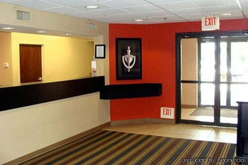 Extended Stay America Suites - Edison - Raritan Center, Забронировать Отель Отели Нью-Джерси с парковкой, Парковка