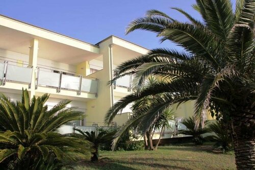 Hotel Villaggio Stromboli, Забронировать Отель Бривади Вибо-Валентия