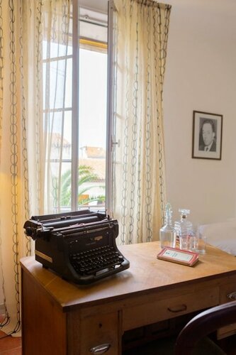 Le Flamant Rouge Guesthouse, Réserver Hôtel Hôtels à Corbières avec parking, Parking