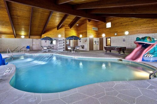 AmericInn by Wyndham Beaver Dam, Забронировать Отель Отели Бивер-Дам с парковкой, Парковка