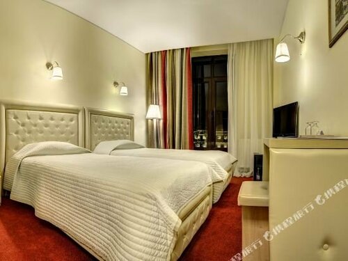 Capitol Hotel, Забронировать Отель Отели Бухареста с парковкой, рядом с Монастырь Антим, Парковка