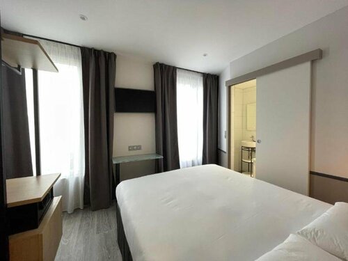 Hotel La Folie des Pres - Saint-Germain-des-Pres, Забронировать Отель 6-й округ: Сен-Жермен Париж, рядом с Piscine Armand Massard
