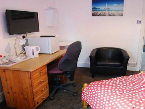 Clift Guest House, Book Pension Hoteller i Bristol med parkering, nær Ashton Gate Stadium, Parkering
