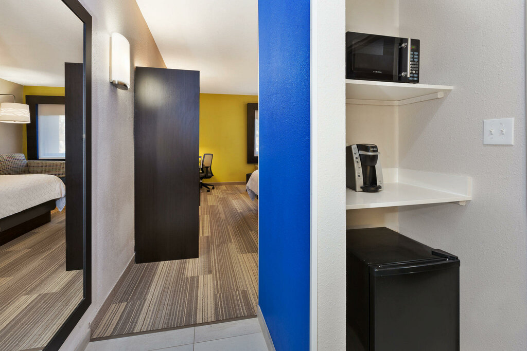 Holiday Inn Express Detroit-Warren