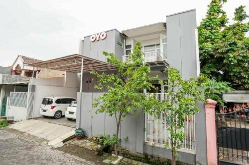 RedDoorz near Surabaya Zoo, Rezervovat Penzión Surabaja East Java