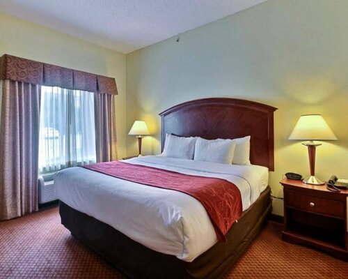Comfort Suites near Indianapolis Airport, Забронировать Отель Индианаполис 