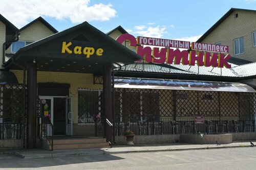 Гостиничный Комплекс Спутник, Забронировать Отель Отели Yerëmino с бассейном, Бассейн
