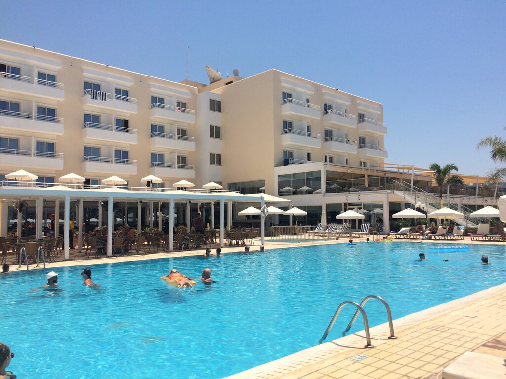 Queens Bay Hotel