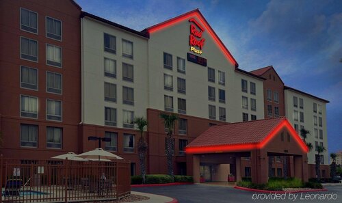 Red Roof Inn PLUS+ San Antonio Downtown - Riverwalk, Забронировать Отель Отели Сан-Антонио с бассейном, рядом с Healy-Murphy Park, Бассейн