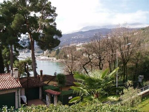 Apartments Villa Vosilla, Забронировать Вилла Отели Opatija Riviera с парковкой, Парковка