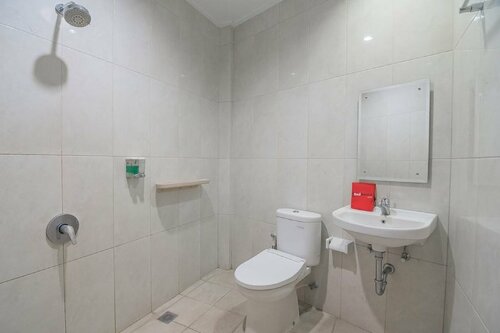 RedDoorz plus near Museum Geologi Bandung, Prenota Hotel Hotel a West Java con parcheggio, Parcheggio