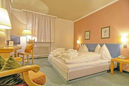 Hotel Walserwirt, Забронировать Отель Отели Вальс-Зиценхайм с бассейном, Бассейн