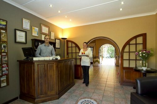 Hlangana Lodge, Забронировать Гостевой дом Гостевые дома Оудсхорн, рядом с Arbeidsgenot Museum, Гостевой дом