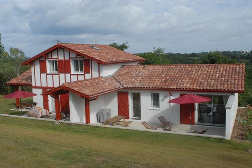 Les Villas dHarri-Xuria, Забронировать Отель Отели Сен-Пьер-д'Ирюб 4 звезды, 4*