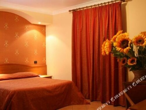 Hotel Stefano a Melito, Забронировать Отель Мелито-ди-Наполи Кампания