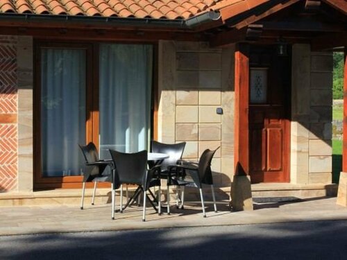 Piscina climatizada y cubierta 365 dias en Casa Rural con Encanto El Puentuco una de las casas mas valoradas de Cantabria, Забронировать Гостевой дом Вильякаррьедо Valles Pasiegos