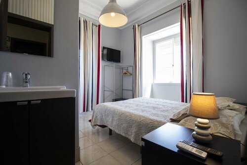 Apartamentos Lux Dinastia, Забронировать Апартаменты/квартира Отели Лиссабона с парковкой, рядом с Музей Regimento de Sapadores Bombeiros, Парковка