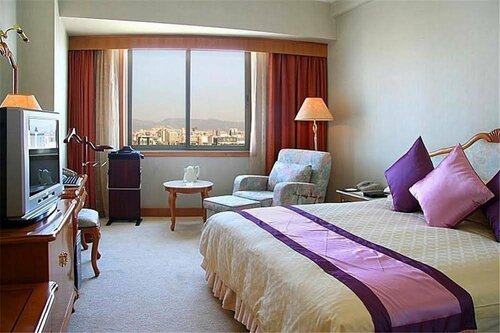 Kunming Green Land Hotel, Забронировать Отель Отели Куньмин с бассейном, рядом с Green lake, Бассейн