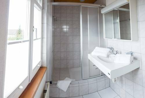 Studios with Kitchenette, Забронировать Отель Бирсфельден Базель, рядом с Музей Жана Тингели