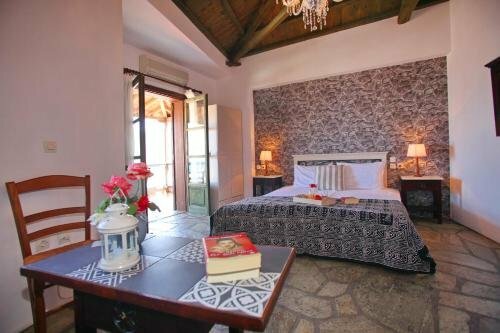Aperanto Galazio, Prenota Hotel Skopelos Town 