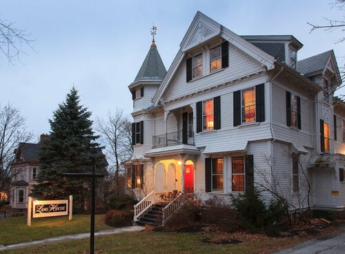 Lang House on Main Street Bed & Breakfast, Забронировать Отель «постель и завтрак» Берлингтон Burlington Area, рядом с Центр исполнительских искусств Flynn