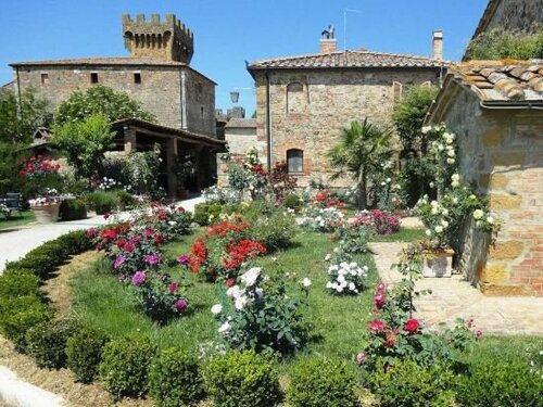 Agriturismo Castello di Spedaletto, Забронировать Фермерский дом Отели Пьенца с бассейном, Бассейн