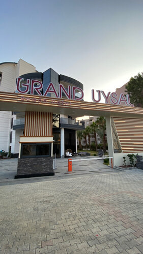 ‪Grand Uysal, Забронировать Отель Отели Побережья Алании с парковкой, Парковка