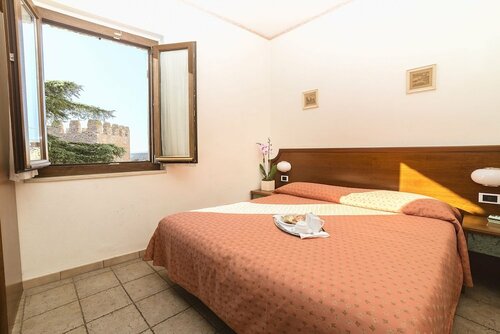 Hotel San Pietro, Book Hotel 3-stjernede hoteller i Assisi, 3*