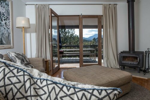 Furmston House & Studio, Забронировать Отель Отели Хилсвилл 4 звезды, рядом с Ripple Yarra Valley Massage Day Spa and Beauty, 4*