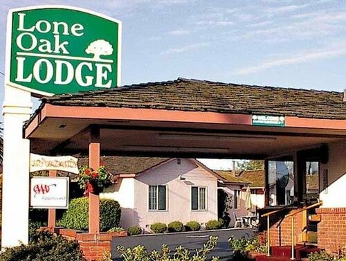 Lone Oak Lodge, Забронировать Мини-отель Монтерей 