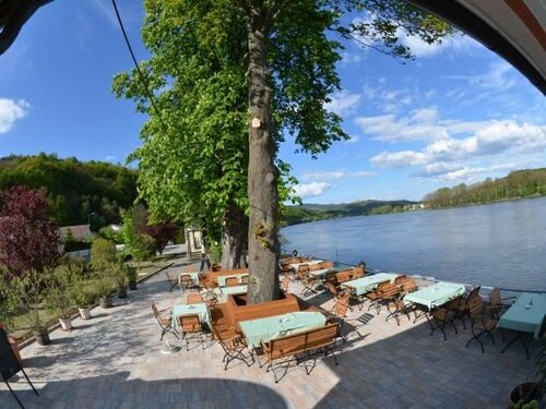 Fischwirtshaus Landmotel "Die Donaurast", Забронировать Мотель Отели Перзенбойг с парковкой, Парковка
