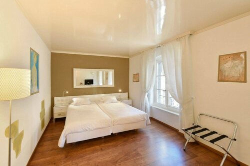 Hostellerie du Château, Book Hotel Hoteller i Vaud med parkering, Parkering