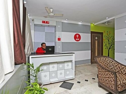 OYO 9044 Hotel Yatrik, Забронировать Отель Барели штат Уттар-Прадеш